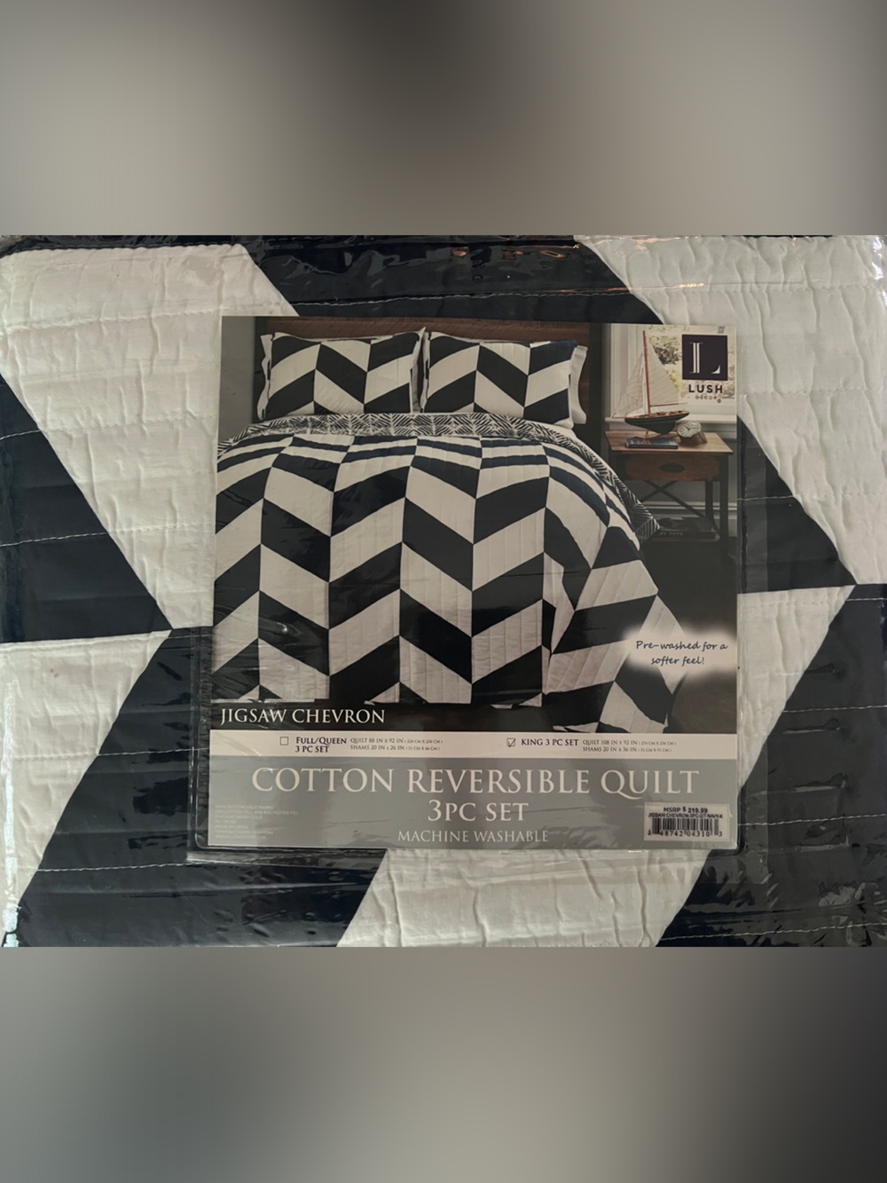 Lush Decor Jigsaw Chevron Cotton Reversible Quilt - Navy and White